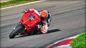SBK-1299-Panigale-S_2015_Amb-07_1920x1080_mediagallery_output_image_[1920x1080]