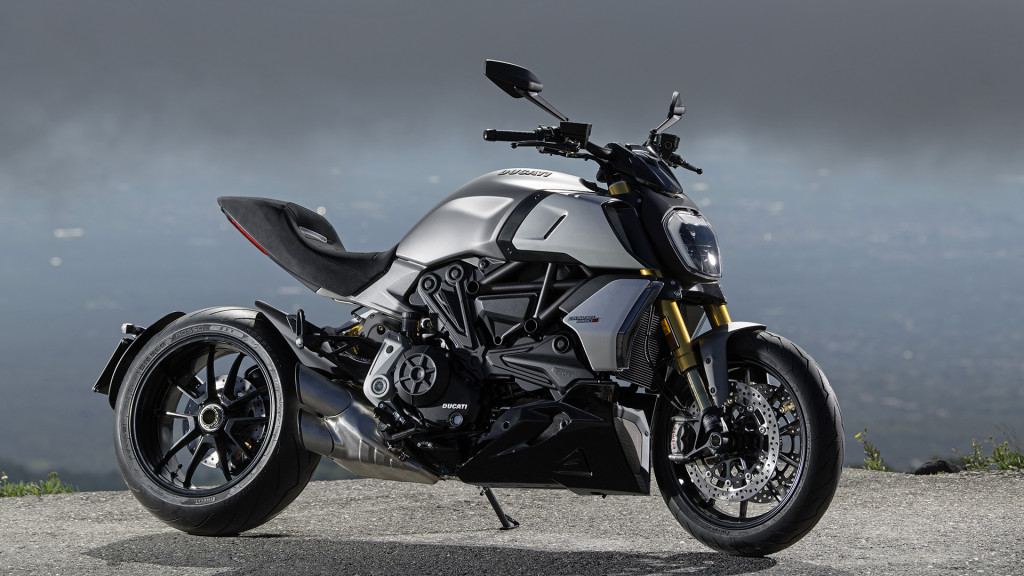 Diavel-1260-S-MY19-Ambience-08-Gallery-1920x1080