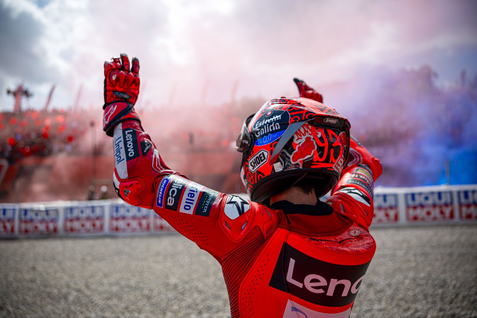 新作ヘルメット入荷!!